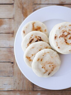 Unas arepas en un plato Unas arepas en un plato