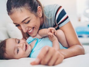 Cómo aliviar los problemas del estómago de los bebés