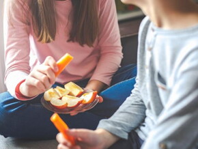Cómo enseñar buenos hábitos alimentarios a los niños