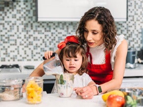 Guia para comenzar a darle a tu bebe alimentos solidos