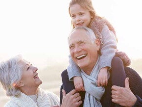 Los abuelos: la imprescindible vinculación generacional Los abuelos: la imprescindible vinculación generacional