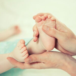 guia_para_darle_masajes_a_tu_bebe_nestle_mom_me