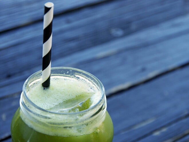 Jugo de kiwi, piña, chía y menta Jugo de kiwi, piña, chía y menta