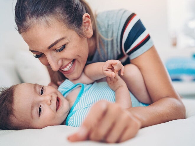 Cómo aliviar los problemas del estómago de los bebés Cómo aliviar los problemas del estómago de los bebés