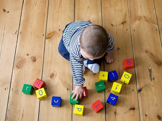 Cuidemos el entorno del bebé durante acciones de estimulación temprana Cuidemos el entorno del bebé durante acciones de estimulación temprana