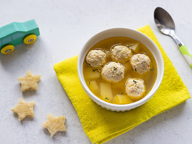 Caldo con albóndigas de pescado Caldo con albóndigas de pescado